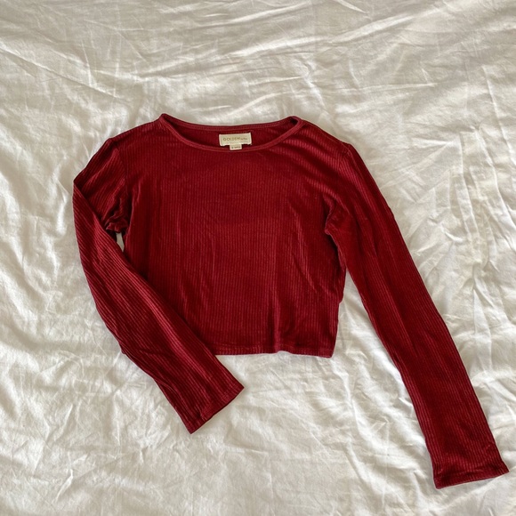 Aritzia long-sleeve crop top